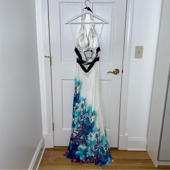 Sexy White & Blue Floral Pattern Open Back Evening Gown - Picture 4 of 8